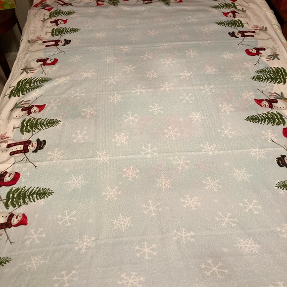 XL Snowman Tablecloth EXTRA LONG:9ft-8in X 4ft-8in (116”X 56”) Not Used like new - Picture 1 of 4